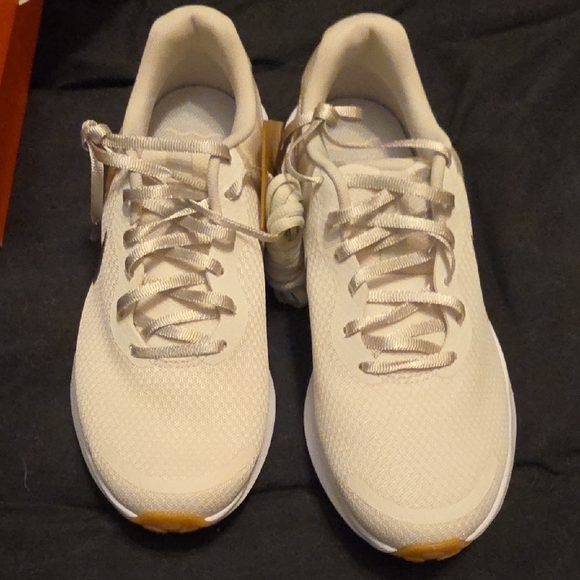 Nike Light Cream Running Sneakers with Metallic Swoosh - Picture 2 of 3